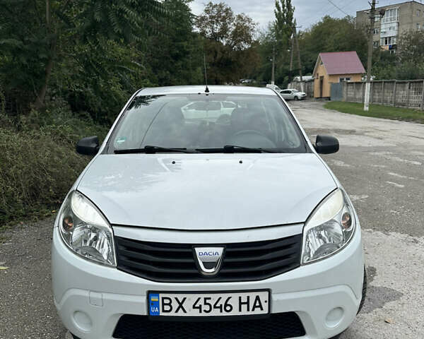 Белый Дачия Сандеро, объемом двигателя 1.2 л и пробегом 120 тыс. км за 4500 $, фото 1 на Automoto.ua