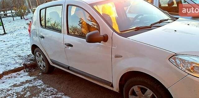 Белый Дачия Сандеро, объемом двигателя 1.4 л и пробегом 19 тыс. км за 5000 $, фото 1 на Automoto.ua