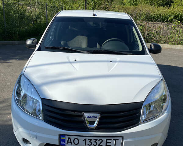 Белый Дачия Сандеро, объемом двигателя 1.4 л и пробегом 71 тыс. км за 3500 $, фото 1 на Automoto.ua