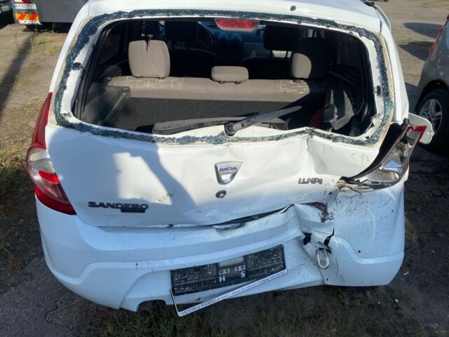 Белый Дачия Сандеро, объемом двигателя 1.4 л и пробегом 98 тыс. км за 2000 $, фото 1 на Automoto.ua