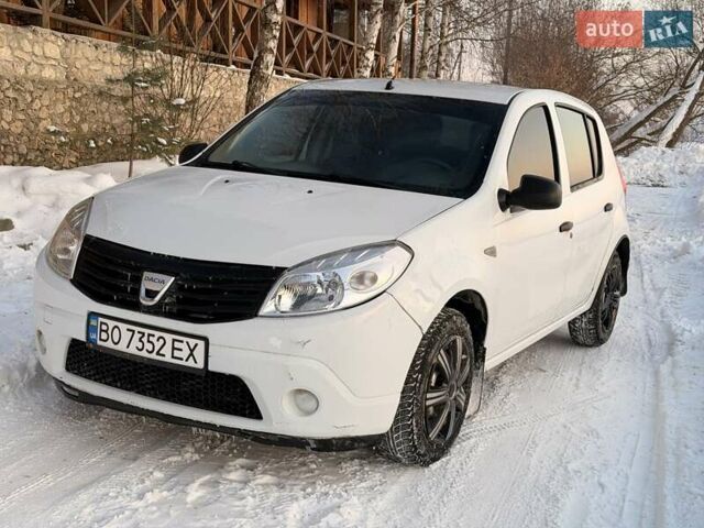 Белый Дачия Сандеро, объемом двигателя 1.15 л и пробегом 218 тыс. км за 2800 $, фото 1 на Automoto.ua