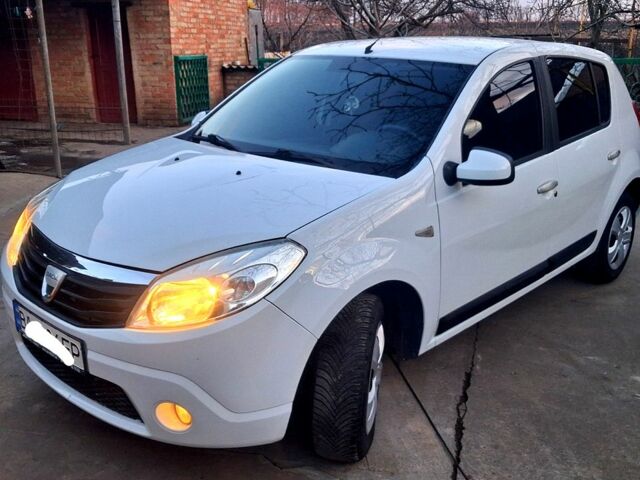 Белый Дачия Сандеро, объемом двигателя 1.4 л и пробегом 155 тыс. км за 5450 $, фото 1 на Automoto.ua