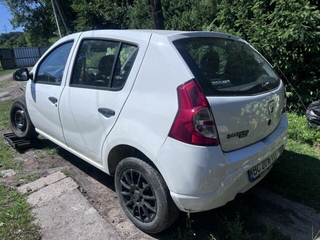 Белый Дачия Сандеро, объемом двигателя 0 л и пробегом 2 тыс. км за 1600 $, фото 1 на Automoto.ua