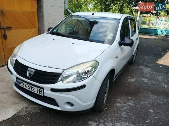 Белый Дачия Сандеро, объемом двигателя 1.2 л и пробегом 156 тыс. км за 4800 $, фото 1 на Automoto.ua