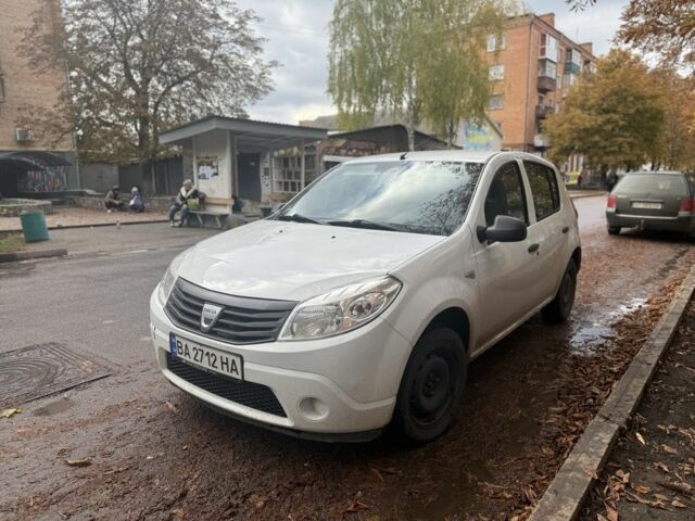 Білий Дачія Sandero, об'ємом двигуна 1.4 л та пробігом 200 тис. км за 4499 $, фото 1 на Automoto.ua