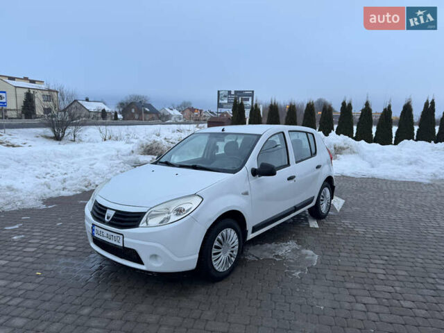 Белый Дачия Сандеро, объемом двигателя 1.5 л и пробегом 258 тыс. км за 3900 $, фото 1 на Automoto.ua