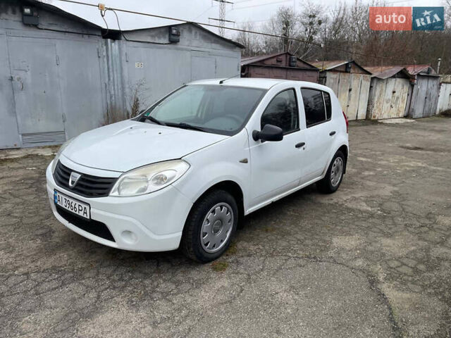 Белый Дачия Сандеро, объемом двигателя 1.39 л и пробегом 336 тыс. км за 2550 $, фото 1 на Automoto.ua