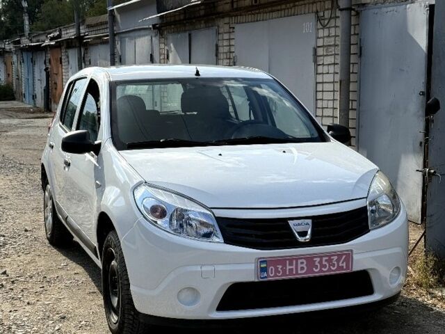 Білий Дачія Sandero, об'ємом двигуна 1.2 л та пробігом 235 тис. км за 4200 $, фото 1 на Automoto.ua