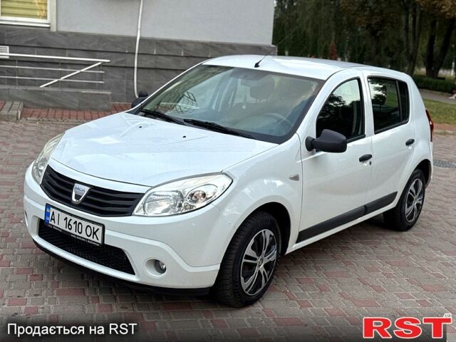 Белый Дачия Сандеро, объемом двигателя 1.6 л и пробегом 231 тыс. км за 4999 $, фото 1 на Automoto.ua