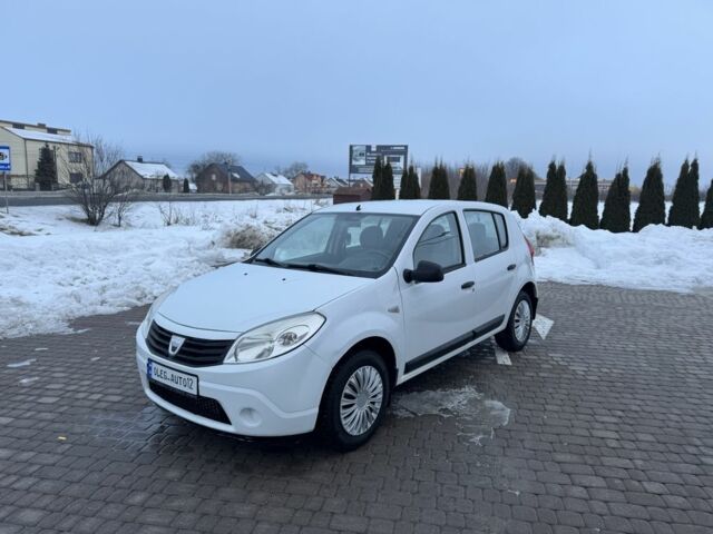 Белый Дачия Сандеро, объемом двигателя 1.5 л и пробегом 258 тыс. км за 3900 $, фото 1 на Automoto.ua