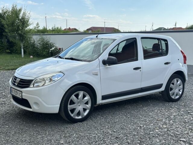 Білий Дачія Sandero, об'ємом двигуна 1.4 л та пробігом 206 тис. км за 3999 $, фото 1 на Automoto.ua