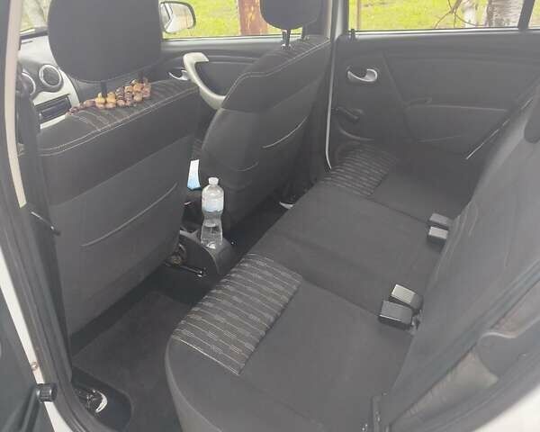 Білий Дачія Sandero, об'ємом двигуна 1.15 л та пробігом 210 тис. км за 4500 $, фото 1 на Automoto.ua