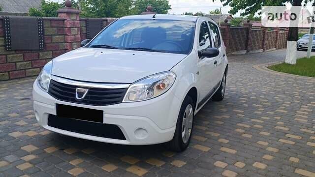 Білий Дачія Sandero, об'ємом двигуна 1.4 л та пробігом 170 тис. км за 4900 $, фото 1 на Automoto.ua