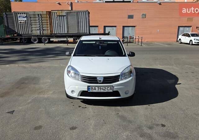 Дачия Сандеро 2010 в Киеве на Automoto.ua Белый Дачия Сандеро, объемом двигателя 1.4 л и пробегом 149 тыс. км за 4700 $, фото 1 на Automoto.ua