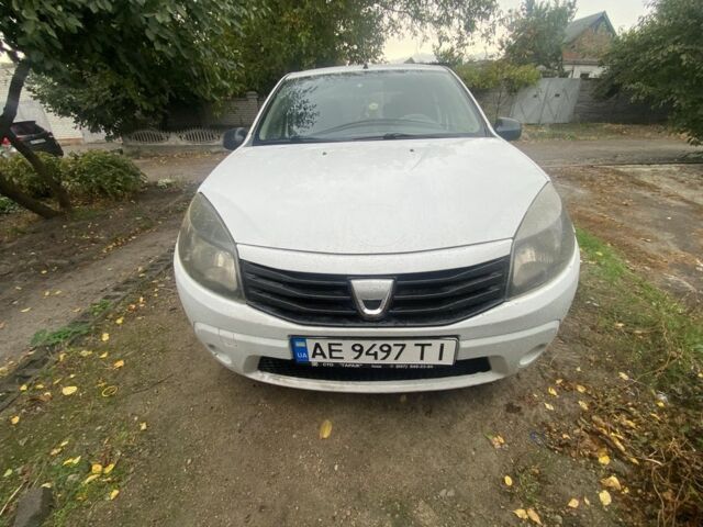 Білий Дачія Sandero, об'ємом двигуна 1.4 л та пробігом 220 тис. км за 3600 $, фото 1 на Automoto.ua