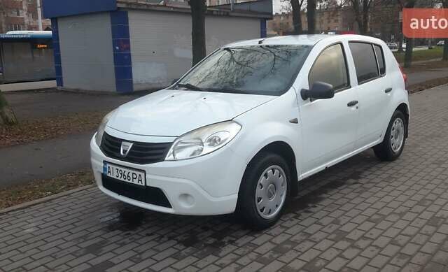Белый Дачия Сандеро, объемом двигателя 1.4 л и пробегом 336 тыс. км за 2700 $, фото 1 на Automoto.ua