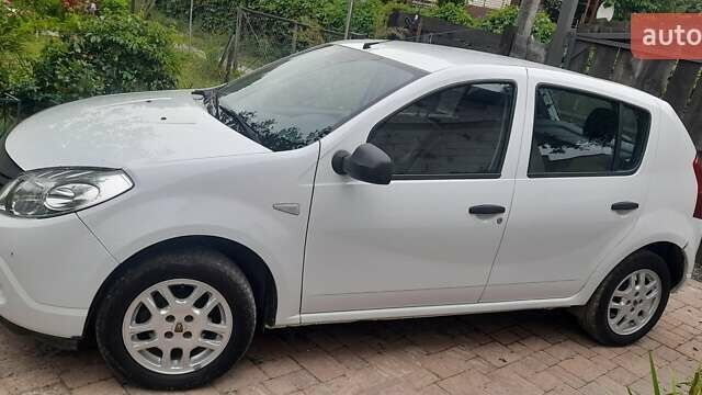 Белый Дачия Сандеро, объемом двигателя 1.15 л и пробегом 166 тыс. км за 4600 $, фото 1 на Automoto.ua