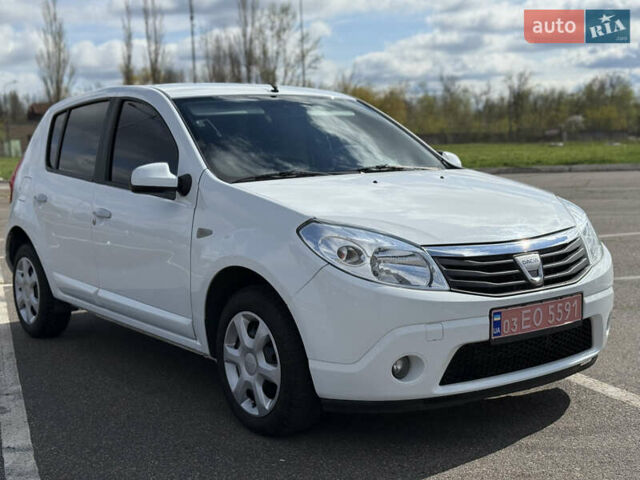 Білий Дачія Sandero, об'ємом двигуна 1.6 л та пробігом 160 тис. км за 5900 $, фото 1 на Automoto.ua