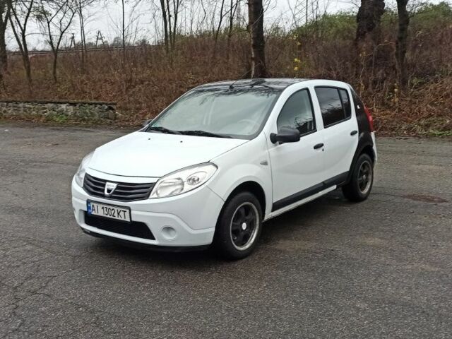 Белый Дачия Сандеро, объемом двигателя 1.1 л и пробегом 340 тыс. км за 3600 $, фото 1 на Automoto.ua
