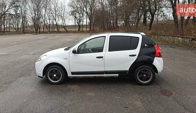 Белый Дачия Сандеро, объемом двигателя 1.1 л и пробегом 340 тыс. км за 3600 $, фото 1 на Automoto.ua