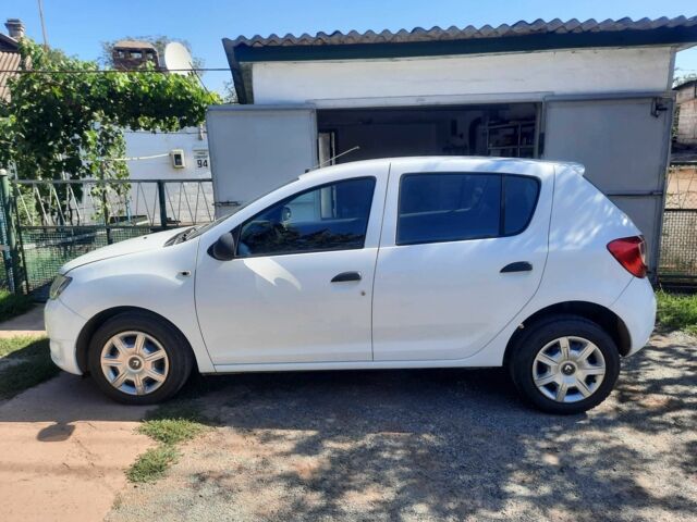 Белый Дачия Сандеро, объемом двигателя 1.1 л и пробегом 210 тыс. км за 5000 $, фото 1 на Automoto.ua