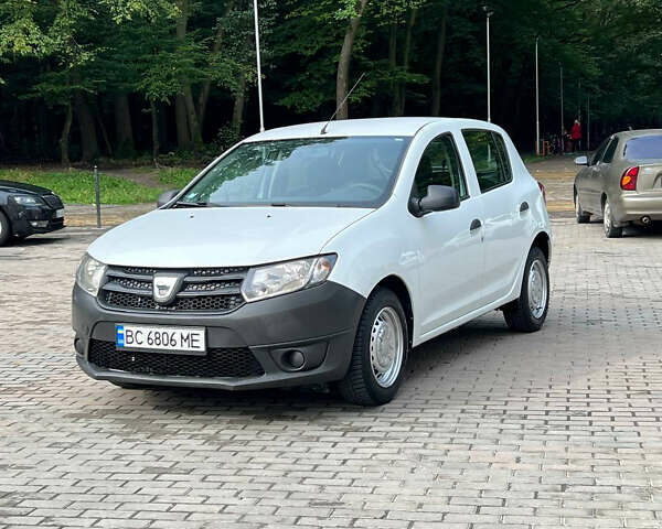 Белый Дачия Сандеро, объемом двигателя 1.2 л и пробегом 185 тыс. км за 3300 $, фото 1 на Automoto.ua