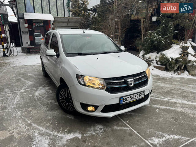 Белый Дачия Сандеро, объемом двигателя 0.9 л и пробегом 128 тыс. км за 4600 $, фото 1 на Automoto.ua