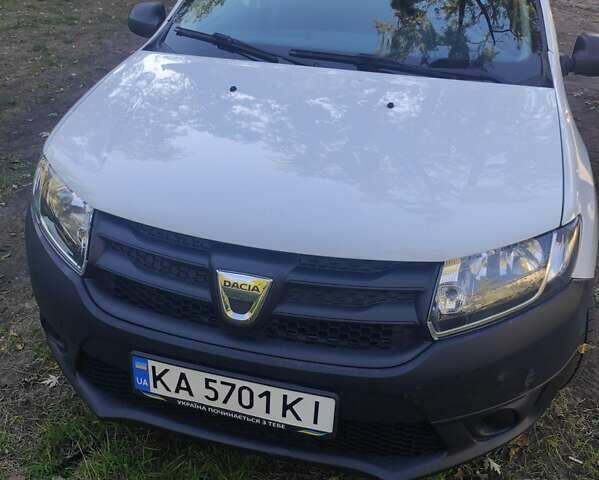 Белый Дачия Сандеро, объемом двигателя 1.2 л и пробегом 142 тыс. км за 5000 $, фото 1 на Automoto.ua