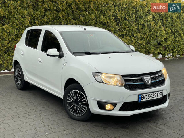 Белый Дачия Сандеро, объемом двигателя 0.9 л и пробегом 127 тыс. км за 4900 $, фото 1 на Automoto.ua