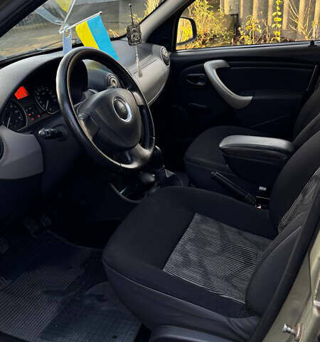 Бежевый Дачия Сандеро, объемом двигателя 1.39 л и пробегом 98 тыс. км за 5200 $, фото 1 на Automoto.ua