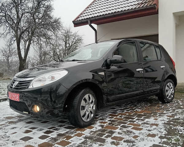 Черный Дачия Сандеро, объемом двигателя 1.6 л и пробегом 141 тыс. км за 5499 $, фото 1 на Automoto.ua