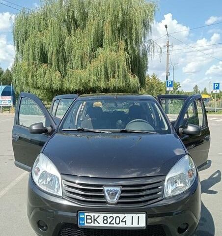 Черный Дачия Сандеро, объемом двигателя 1.15 л и пробегом 195 тыс. км за 4500 $, фото 1 на Automoto.ua