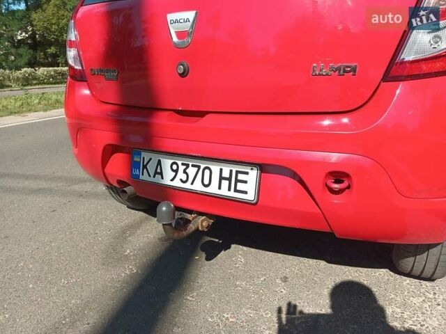 Красный Дачия Сандеро, объемом двигателя 1.39 л и пробегом 192 тыс. км за 3999 $, фото 1 на Automoto.ua