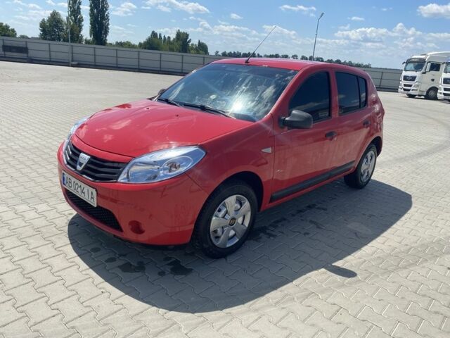 Красный Дачия Сандеро, объемом двигателя 1.4 л и пробегом 130 тыс. км за 4300 $, фото 1 на Automoto.ua