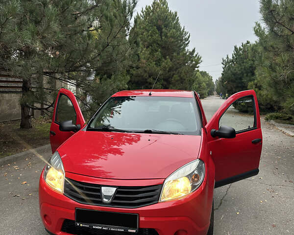 Красный Дачия Сандеро, объемом двигателя 1.15 л и пробегом 196 тыс. км за 3950 $, фото 1 на Automoto.ua