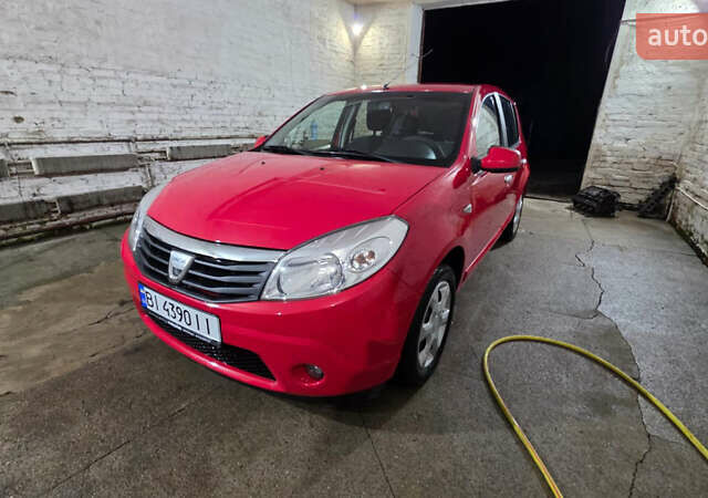Красный Дачия Сандеро, объемом двигателя 1.39 л и пробегом 176 тыс. км за 5500 $, фото 1 на Automoto.ua