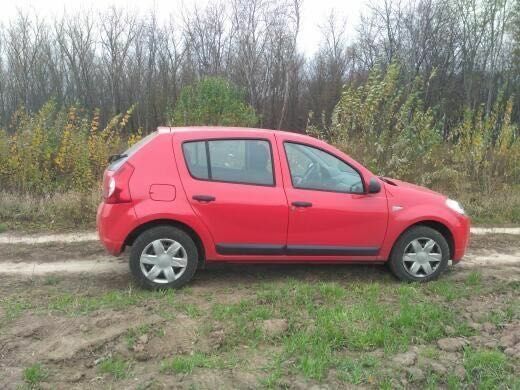 Красный Дачия Сандеро, объемом двигателя 1.4 л и пробегом 300 тыс. км за 3300 $, фото 1 на Automoto.ua