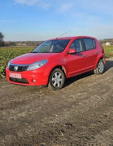 Красный Дачия Сандеро, объемом двигателя 1.4 л и пробегом 206 тыс. км за 4300 $, фото 1 на Automoto.ua