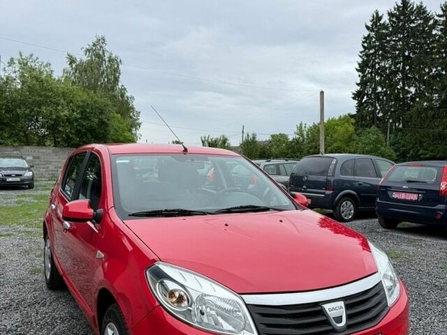 Червоний Дачія Sandero, об'ємом двигуна 1.4 л та пробігом 100 тис. км за 4299 $, фото 1 на Automoto.ua
