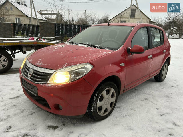 Красный Дачия Сандеро, объемом двигателя 1.2 л и пробегом 199 тыс. км за 3800 $, фото 1 на Automoto.ua
