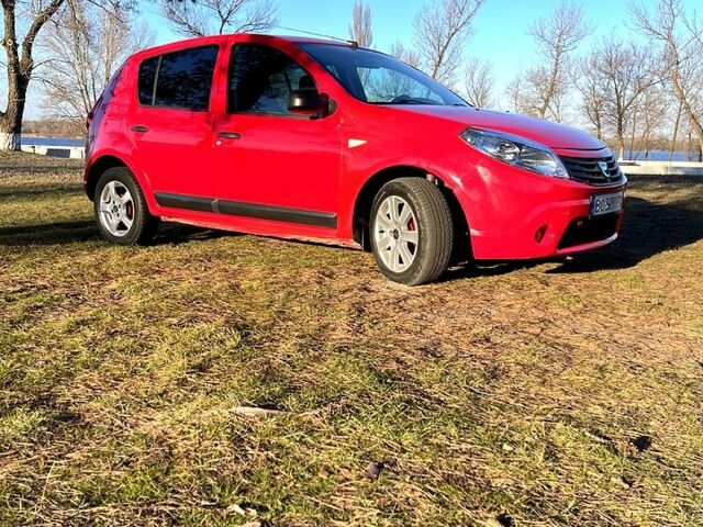 Червоний Дачія Sandero, об'ємом двигуна 1.6 л та пробігом 200 тис. км за 4600 $, фото 1 на Automoto.ua