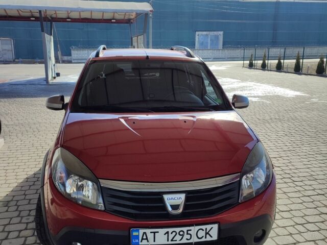 Красный Дачия Сандеро, объемом двигателя 1.6 л и пробегом 196 тыс. км за 5800 $, фото 1 на Automoto.ua