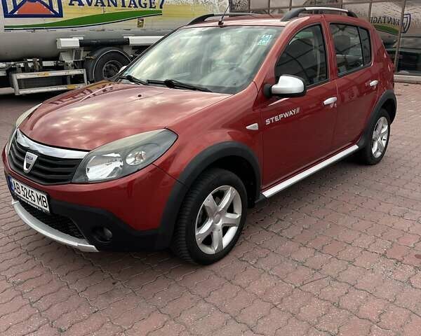Дачия Сандеро 2011 в Виннице на Automoto.ua Красный Дачия Сандеро, объемом двигателя 1.6 л и пробегом 115 тыс. км за 6950 $, фото 1 на Automoto.ua