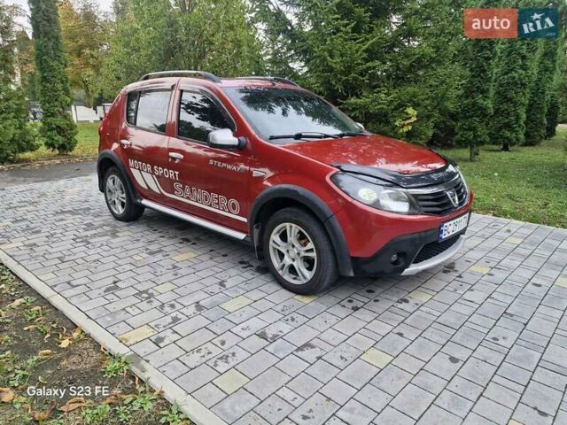 Красный Дачия Сандеро, объемом двигателя 1.6 л и пробегом 200 тыс. км за 6900 $, фото 1 на Automoto.ua