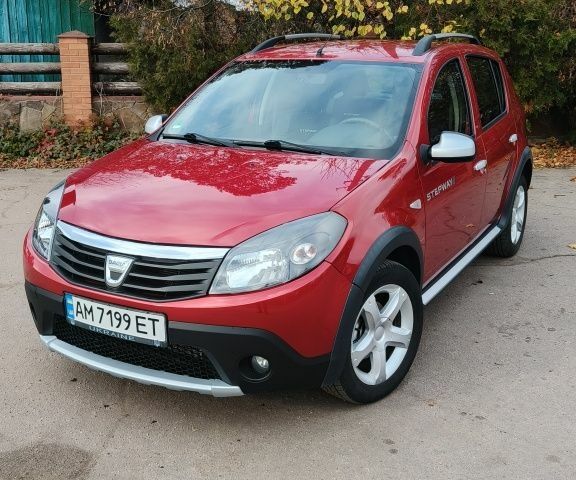 Красный Дачия Сандеро, объемом двигателя 1.6 л и пробегом 162 тыс. км за 6400 $, фото 1 на Automoto.ua