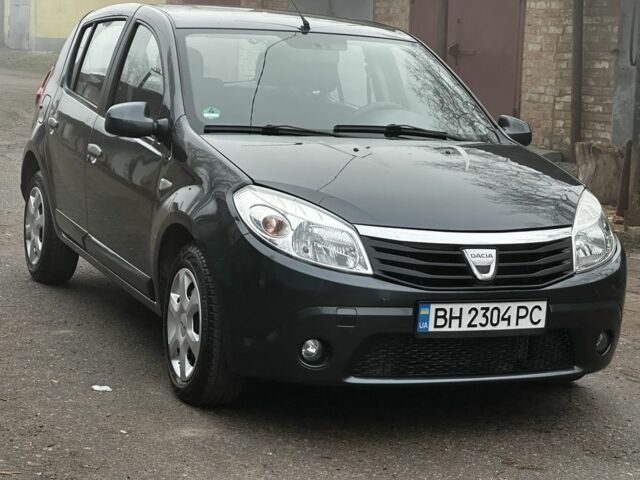 Серый Дачия Сандеро, объемом двигателя 1.6 л и пробегом 215 тыс. км за 4600 $, фото 1 на Automoto.ua