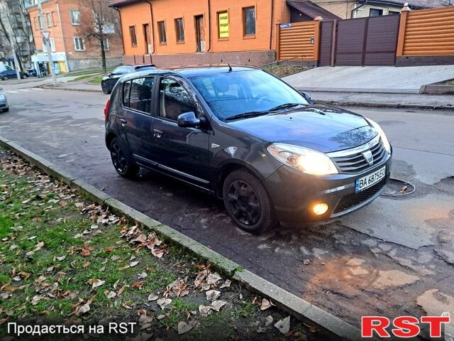 Серый Дачия Сандеро, объемом двигателя 1.6 л и пробегом 170 тыс. км за 5000 $, фото 1 на Automoto.ua