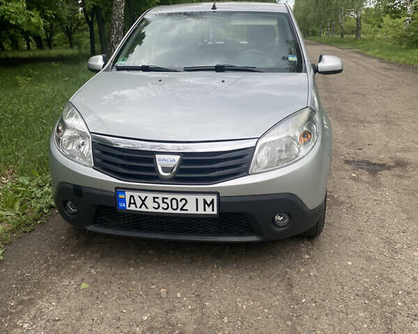 Серый Дачия Сандеро, объемом двигателя 1.4 л и пробегом 164 тыс. км за 4900 $, фото 1 на Automoto.ua