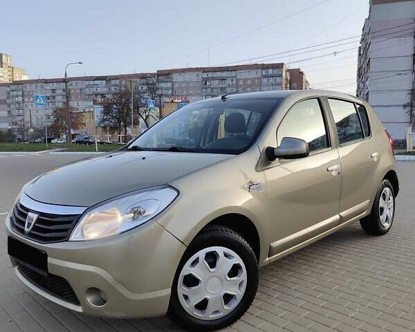 Сірий Дачія Sandero, об'ємом двигуна 1.6 л та пробігом 205 тис. км за 4500 $, фото 1 на Automoto.ua