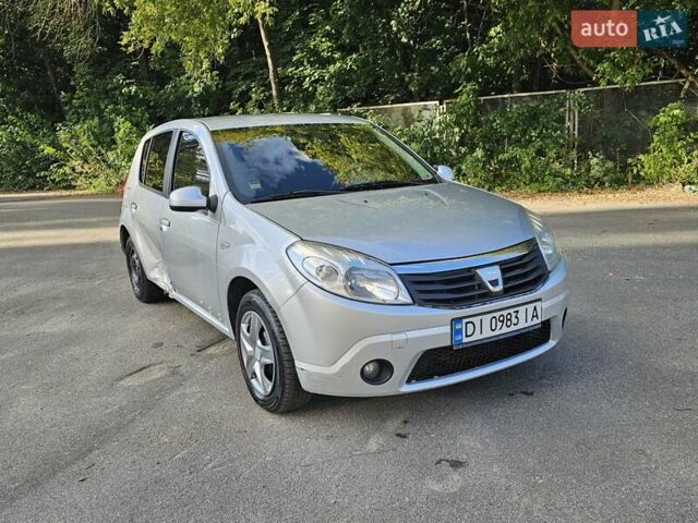 Сірий Дачія Sandero, об'ємом двигуна 1.39 л та пробігом 200 тис. км за 1500 $, фото 1 на Automoto.ua